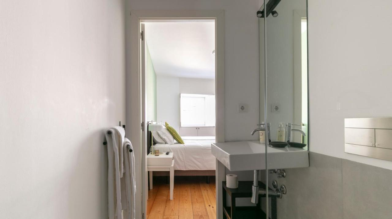 Altido Stylish 5Br Apt With Big Terrace In Principe Real Lisbon Room photo